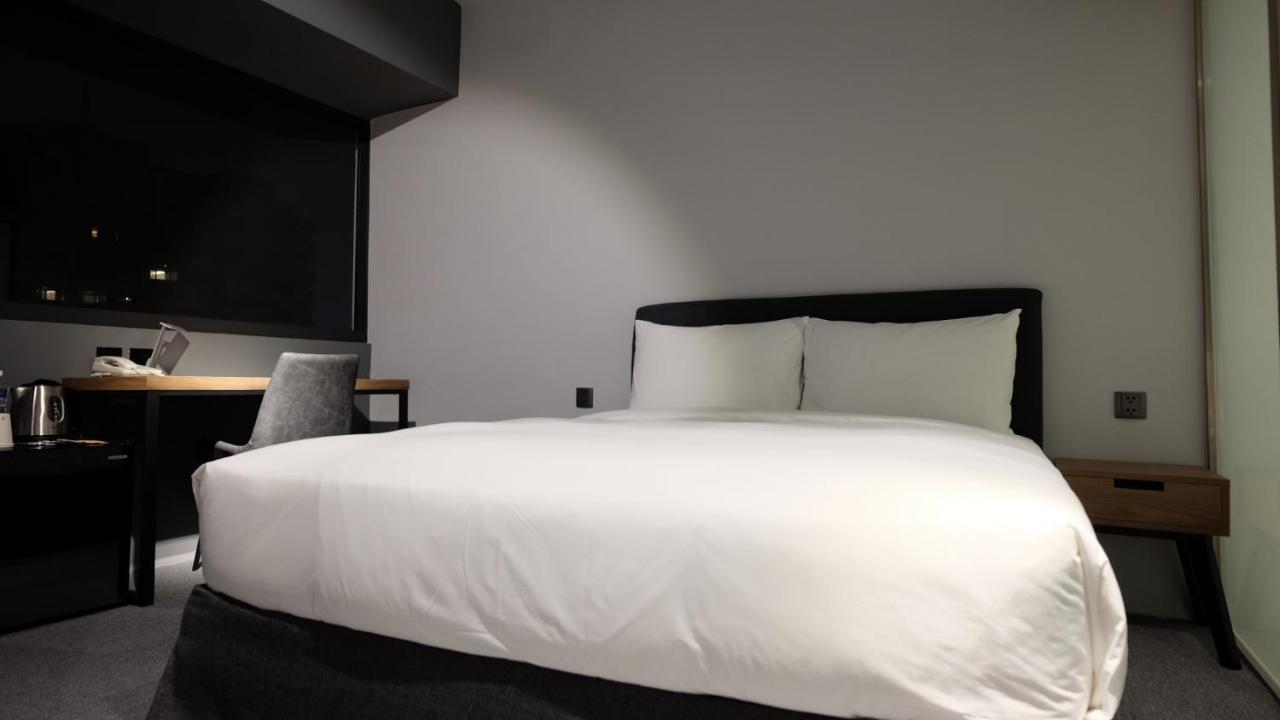 Doudian Ddinn Hotel Taichung Bagian luar foto