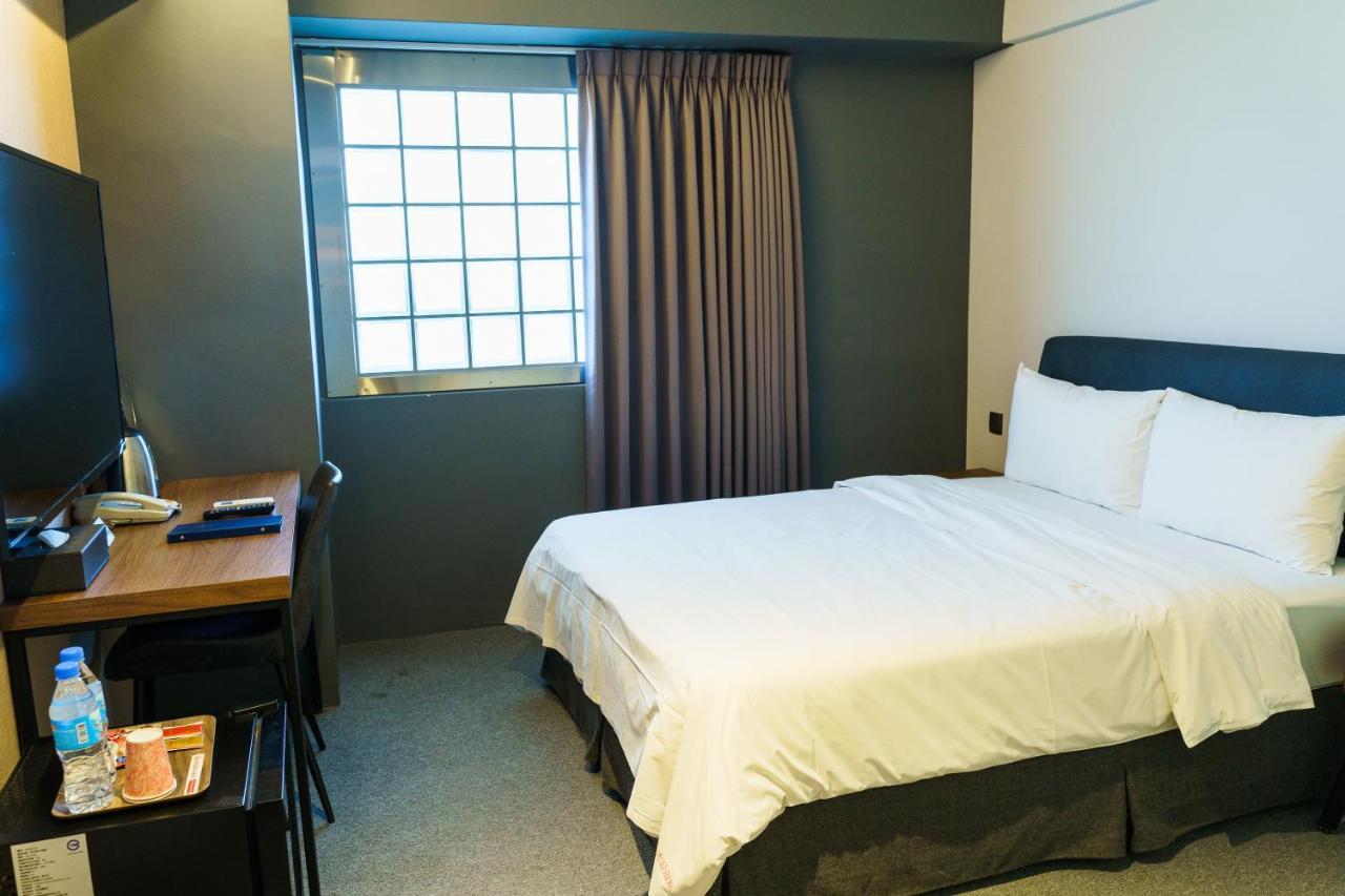 Doudian Ddinn Hotel Taichung Bagian luar foto