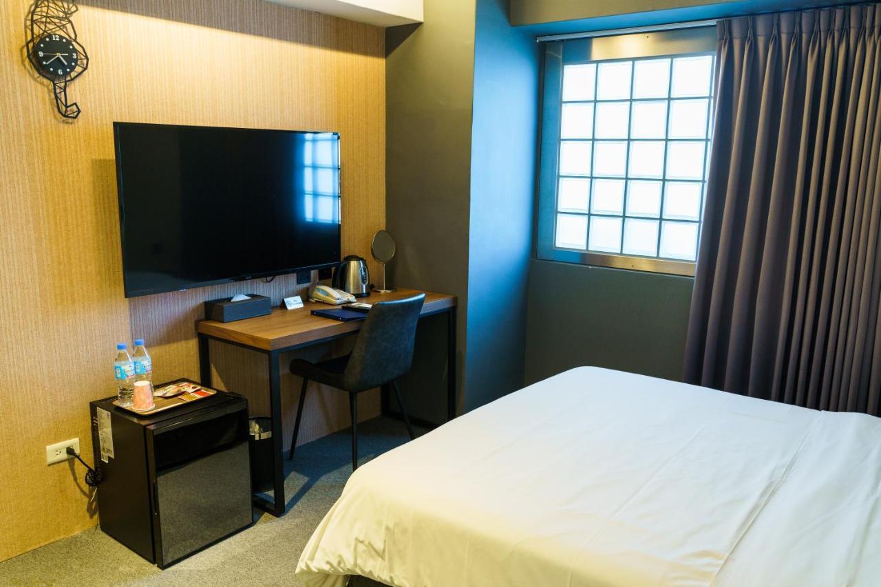 Doudian Ddinn Hotel Taichung Bagian luar foto
