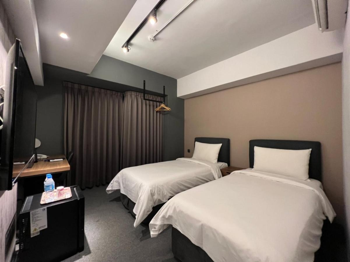 Doudian Ddinn Hotel Taichung Bagian luar foto