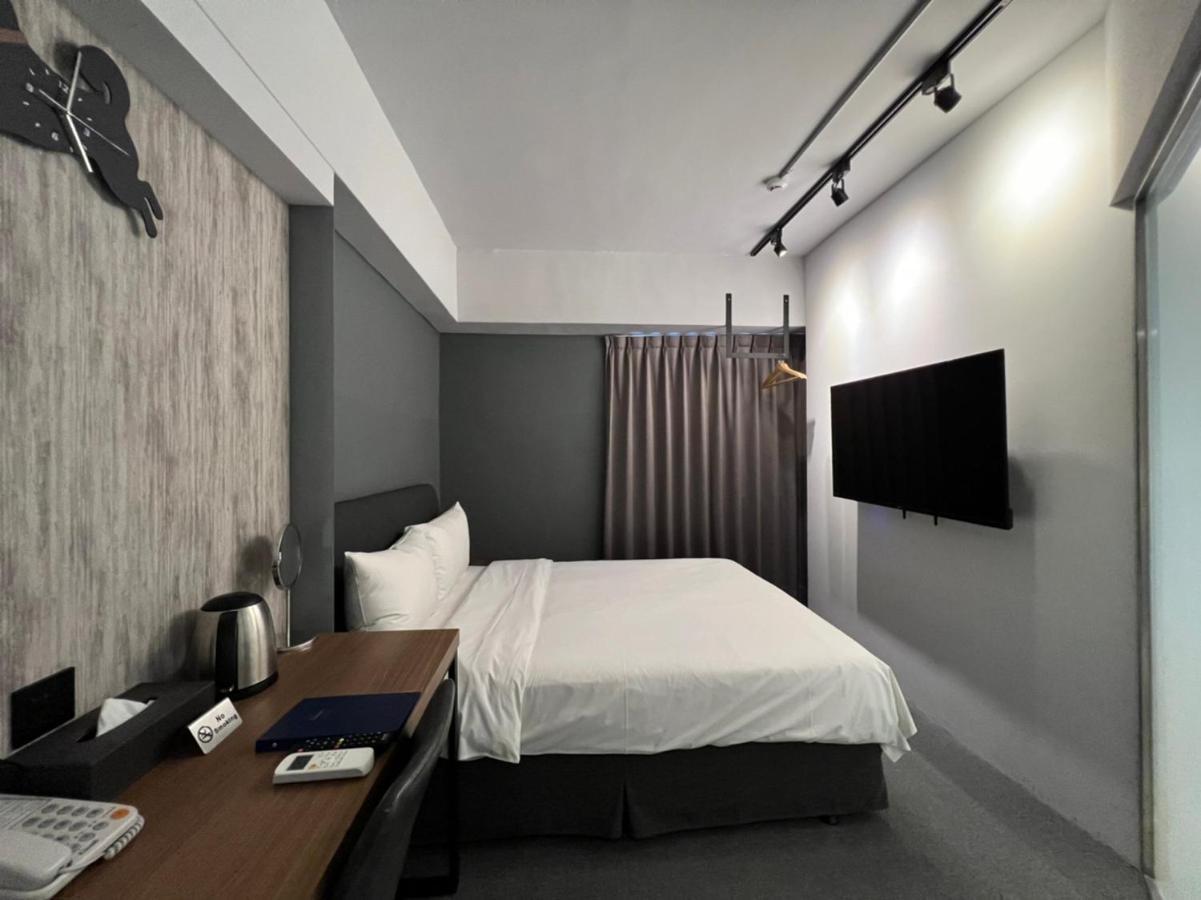 Doudian Ddinn Hotel Taichung Bagian luar foto