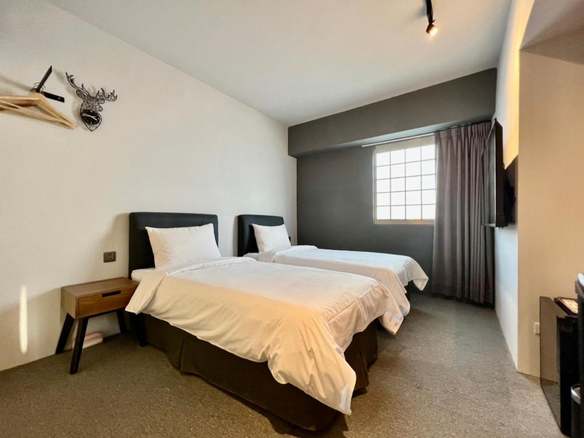 Doudian Ddinn Hotel Taichung Bagian luar foto