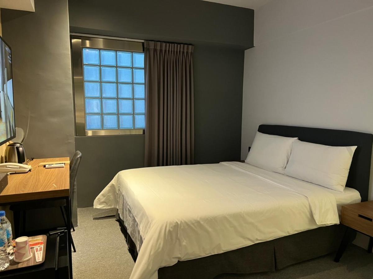 Doudian Ddinn Hotel Taichung Bagian luar foto