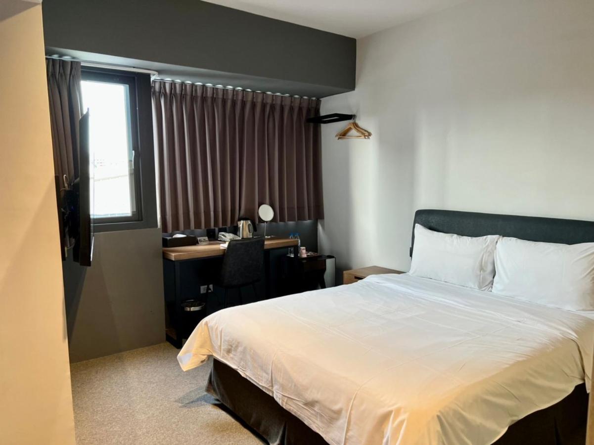 Doudian Ddinn Hotel Taichung Bagian luar foto