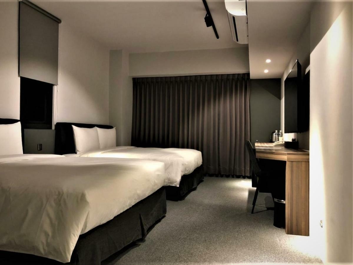 Doudian Ddinn Hotel Taichung Bagian luar foto
