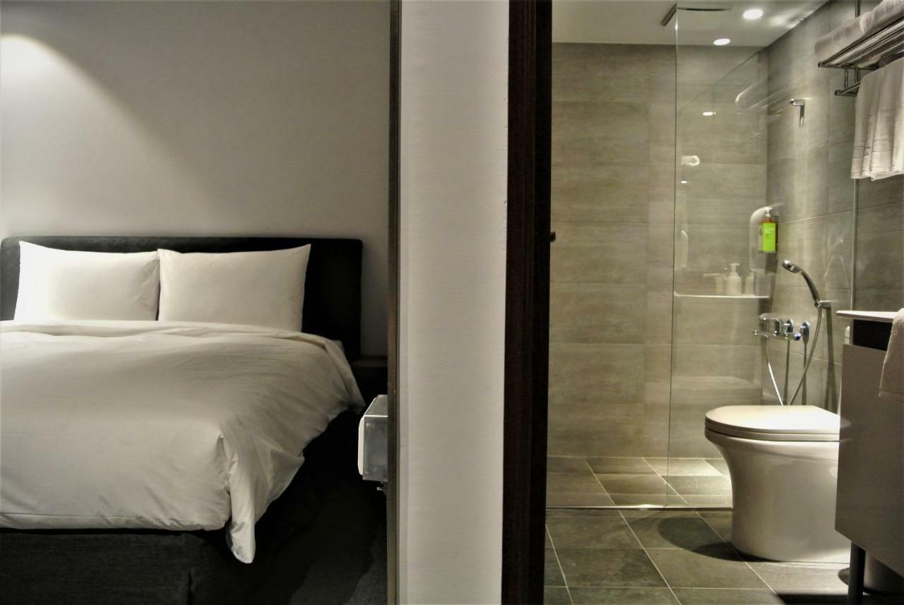 Doudian Ddinn Hotel Taichung Bagian luar foto