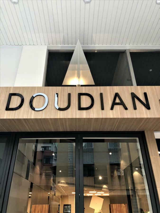 Doudian Ddinn Hotel Taichung Bagian luar foto