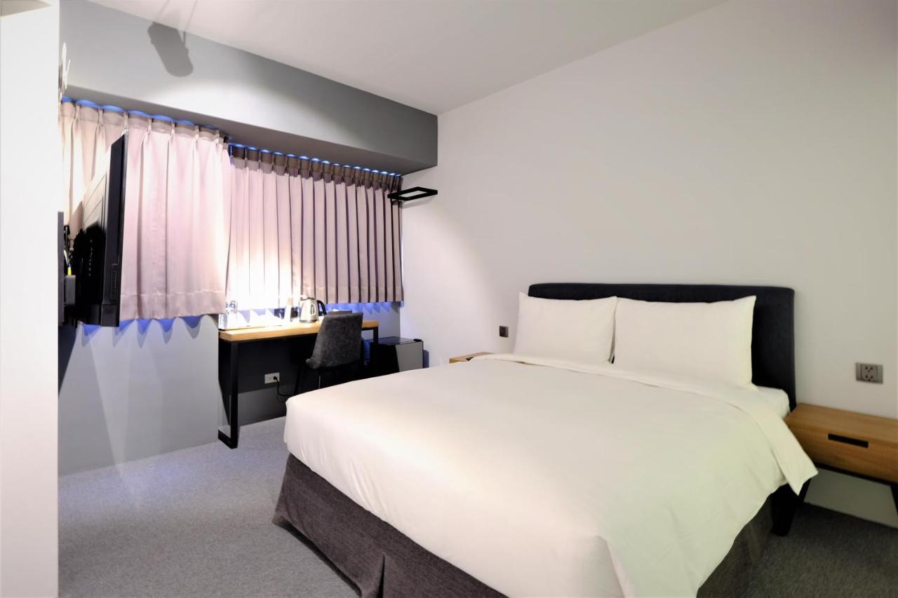 Doudian Ddinn Hotel Taichung Bagian luar foto